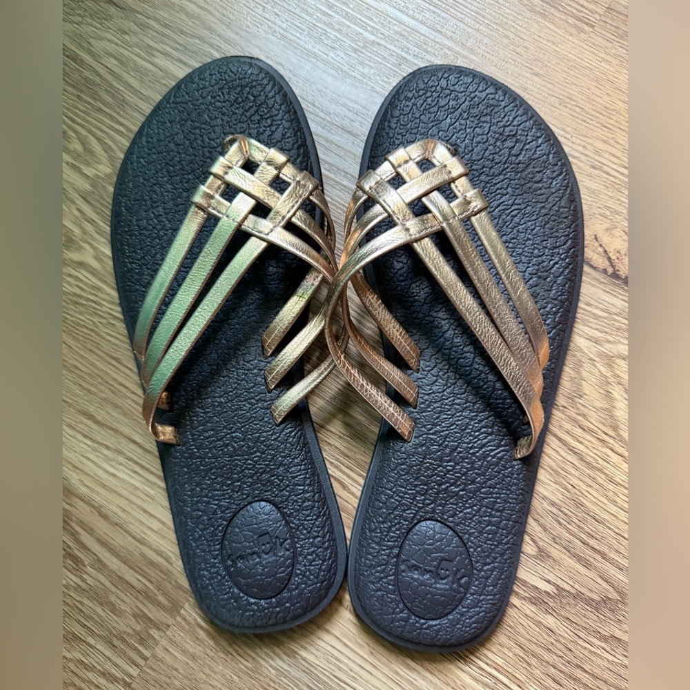 Sanuk flip flops women’s size 7